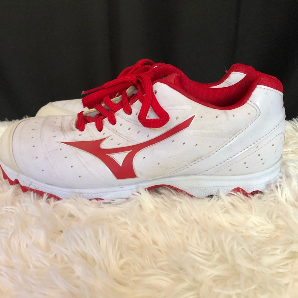 Brand NEW - Mizuno Woman Softball Cleats